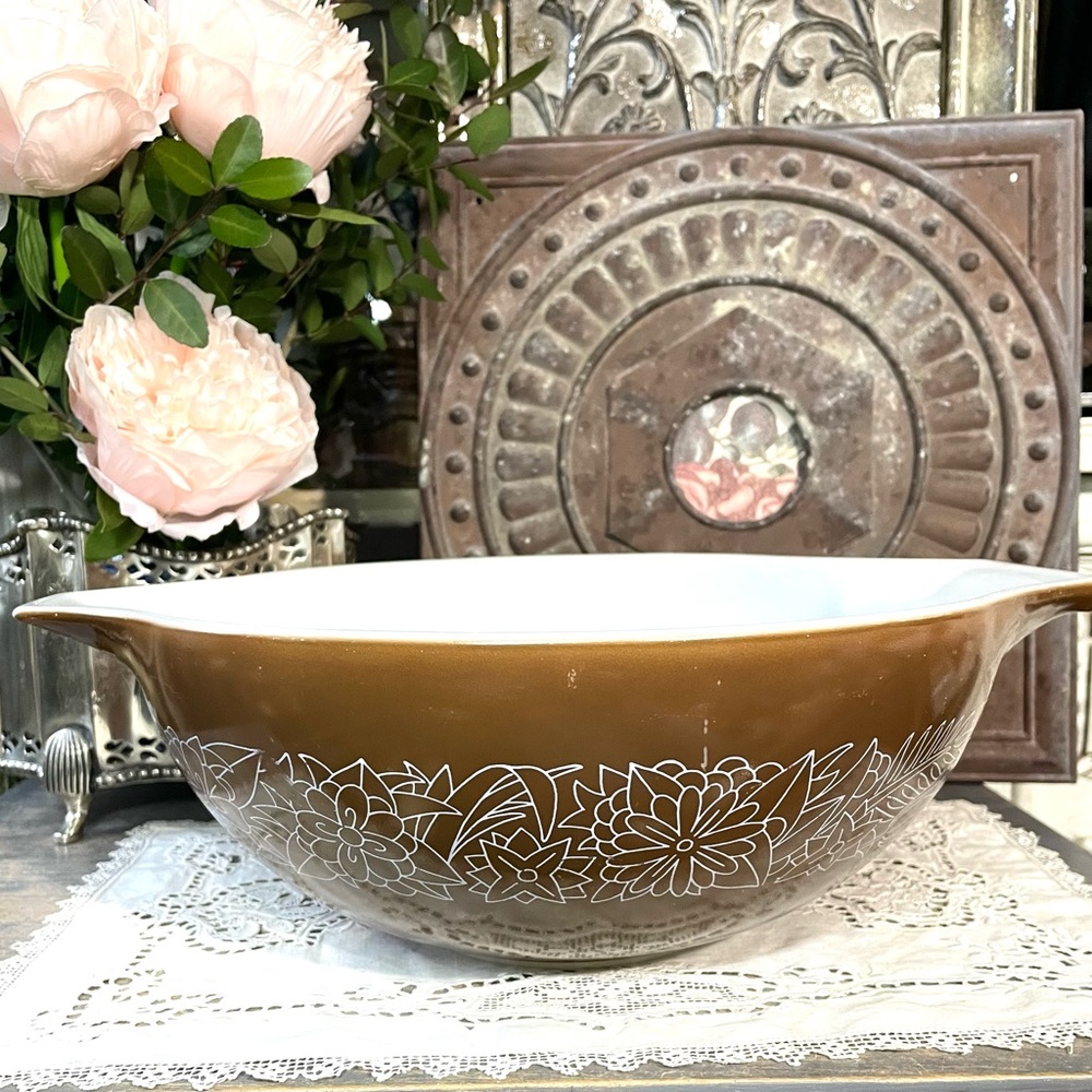 Pyrex Brown white woodland flowers mixing bowl 444
